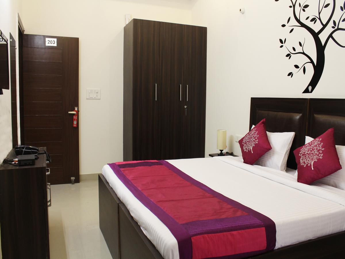 Oyo 2384 Hotel Epic Inn Гургаон Екстериор снимка