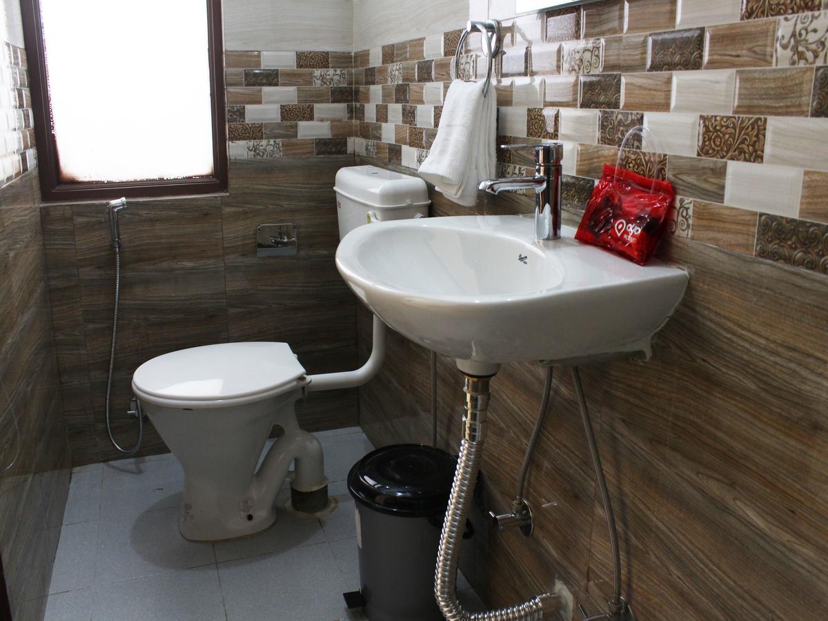 Oyo 2384 Hotel Epic Inn Гургаон Екстериор снимка